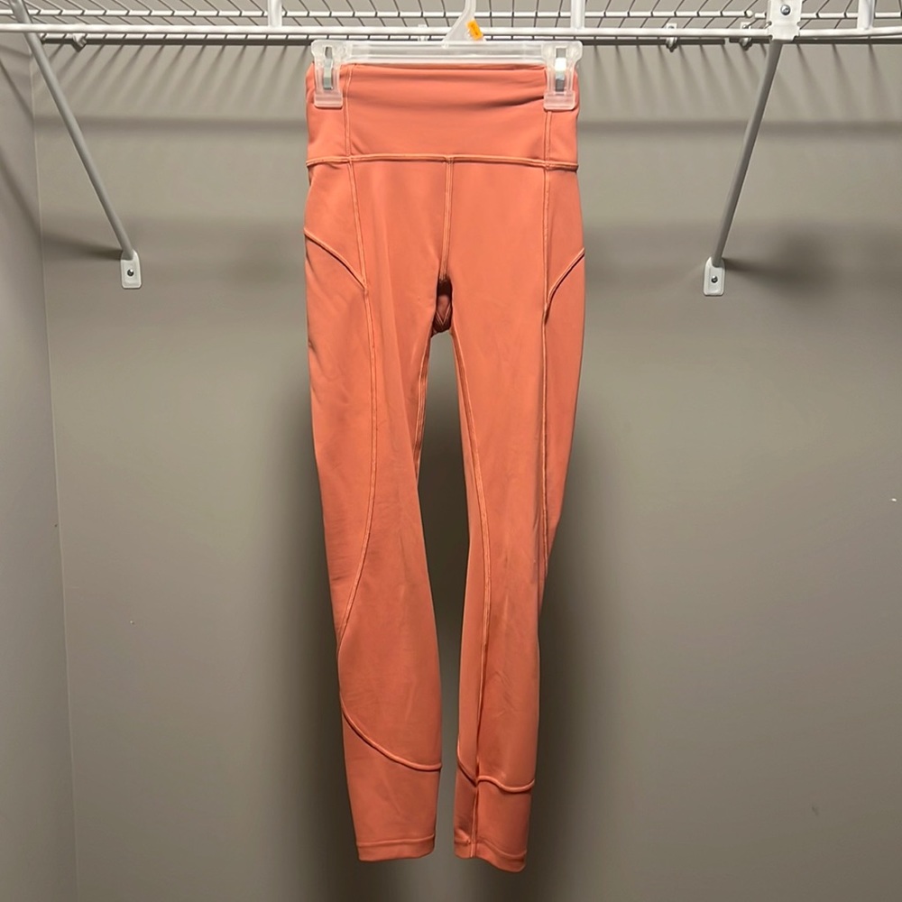 Lululemon Clay Fast and Free High Rise Tight 25”. Worn once. Like New. Size 0